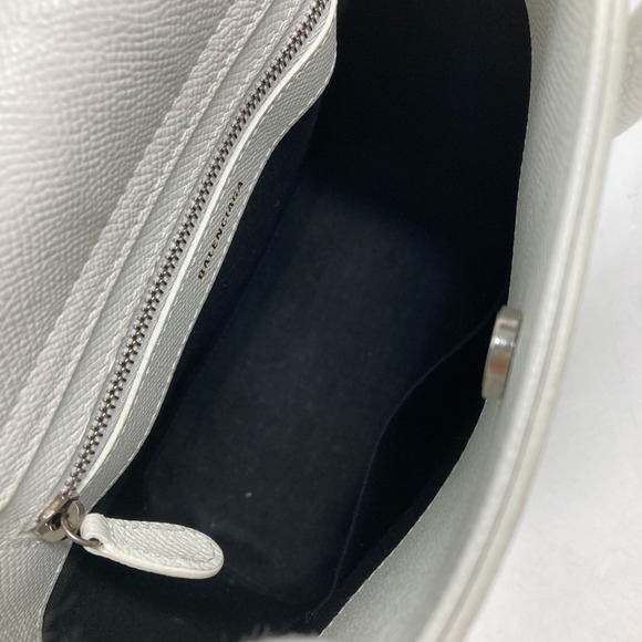 BALENCIAGA White Shoulder Bag - Picture 11 of 16